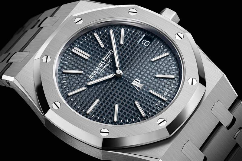 愛(ài)彼推出配備全新機(jī)芯的皇家橡樹(shù)“Jumbo”超薄款（Ref. 16202）-復(fù)刻表