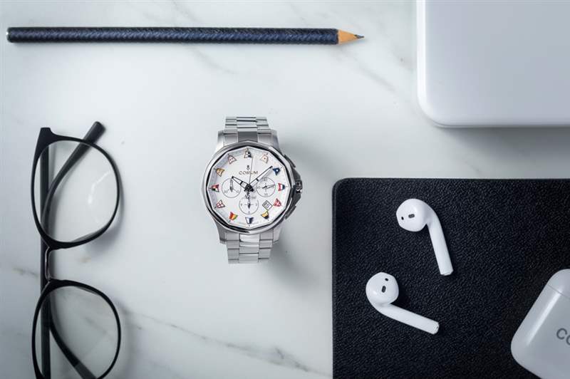 Corum最新Admiral 42 Chronograph真正旗幟鮮明的腕表-復(fù)刻表