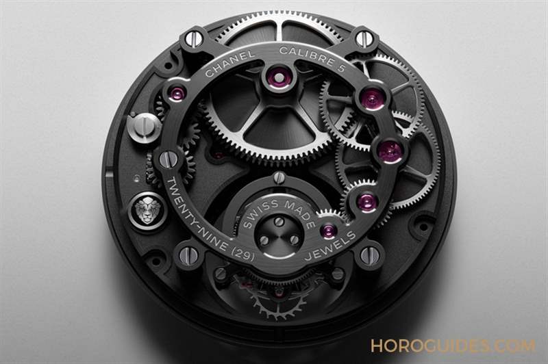因為香奈兒CHANEL第五枚自制機芯Caliber 5，陀飛輪的運行開始發光｜J12鉆石陀飛輪腕表-復刻表