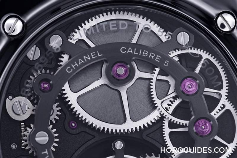 因為香奈兒CHANEL第五枚自制機芯Caliber 5，陀飛輪的運行開始發光｜J12鉆石陀飛輪腕表-復刻表