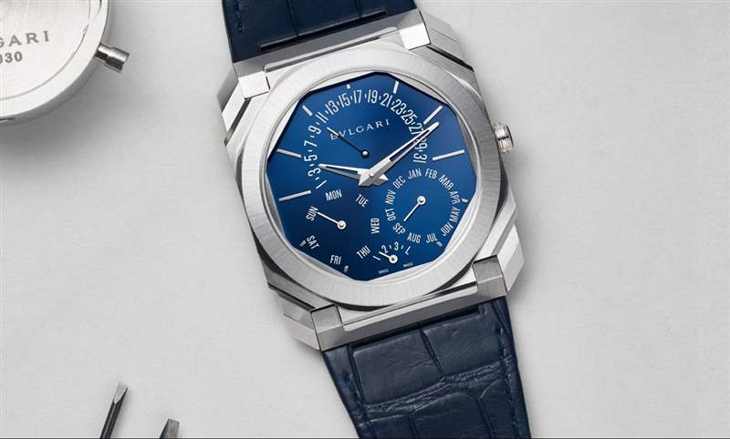 史上最薄萬年歷!鉑金、藍面,優(yōu)雅面世|BVLGARI Octo Finissimo 超薄萬年歷腕表-復(fù)刻表