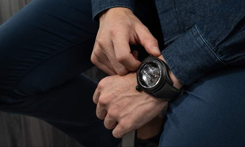 大膽狂放！泡泡里的幽冥綠光｜Corum Bubble X Ray自動腕表-復刻表