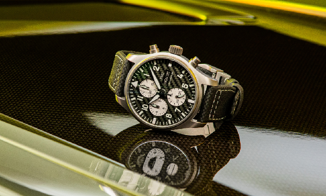 賽車同款材質！IWC飛行員計時腕表「AMG」特別版-復刻表