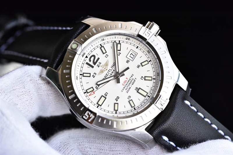 GF廠百年靈挑戰(zhàn)者2836自動機械機芯白盤復刻-復刻表