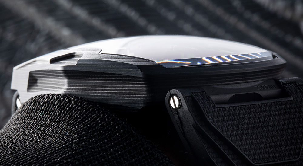 URWERK UR-220“獵鷹項目”-復刻表