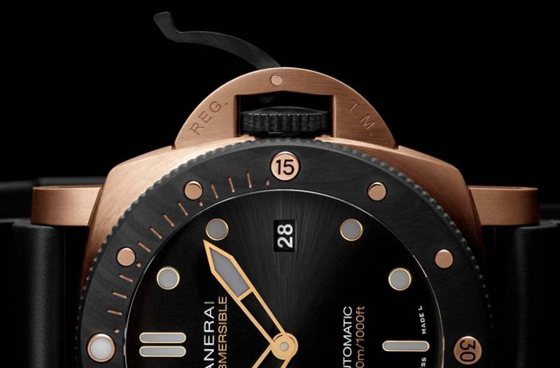 Panerai Submersible Goldtech Orocarbo大玩超搶眼紅金X碳纖維造型-復刻表