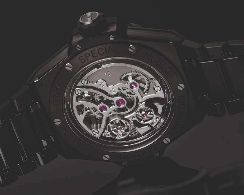 HUBLOT宇舶極致工藝表現一體式陶瓷陀飛輪三問腕表技術要求極高-復刻表