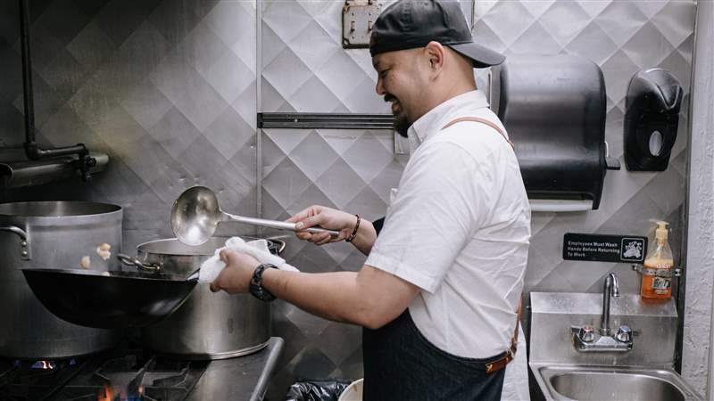 四+一“我需要一塊堅固的手表，在電視上看起來真的很好，并且可以在泡沫中幸存下來”-復刻表