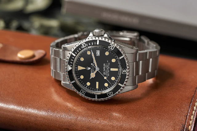 看電影《阿爾戈》中本阿弗萊克的勞力士有些不太對勁-復(fù)刻表