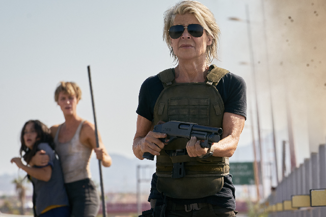 看電影琳達漢密爾頓殺死了戴著數字尼克松手表的電子人,在她的回歸中飾演莎拉康納在“終結者:黑暗命運”中-復刻表