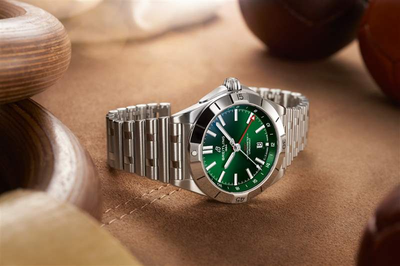 Breitling航空經(jīng)典Navitimer70周年聯(lián)乘國泰GMT腕表限量200枚-復(fù)刻表