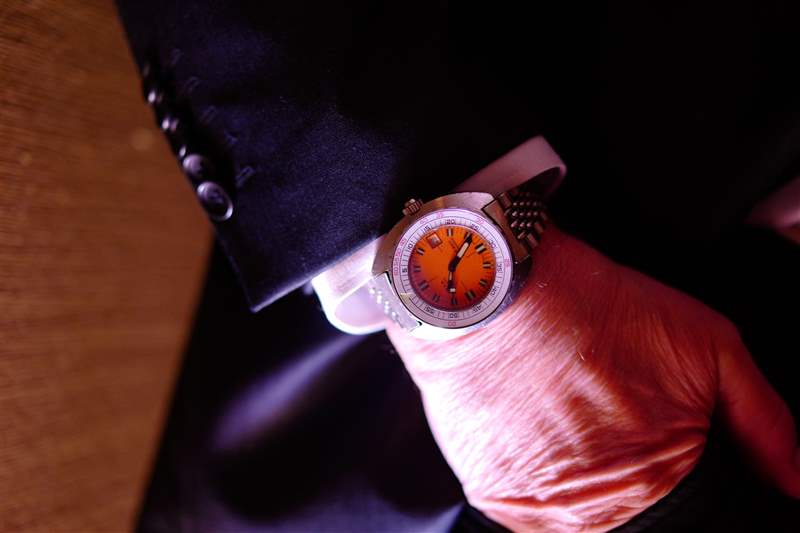 親身體驗(yàn)神秘的復(fù)古Doxa Army以現(xiàn)代陶瓷手表的形式重新出現(xiàn)-復(fù)刻表