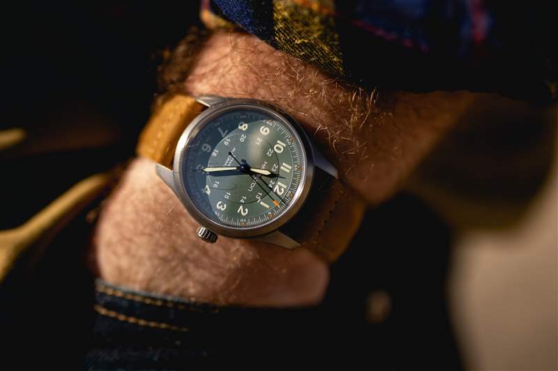 推出全新漢密爾頓卡其野戰系列鈦金屬自動腕表，演繹經典設計-復刻表
