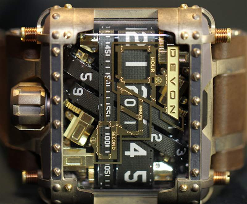 Devon Tread 1蒸汽朋克手表評論-復刻表