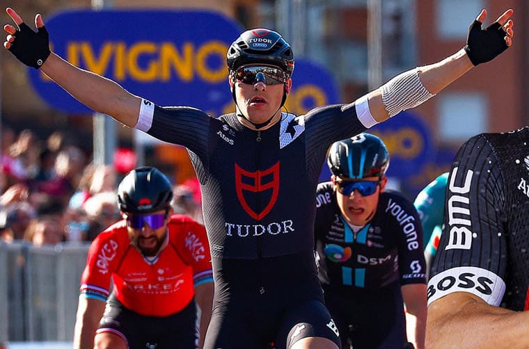 帝舵自行車隊(duì)摘下隊(duì)史首座職業(yè)賽冠軍車手戴特制Black Bay領(lǐng)獎(jiǎng)-復(fù)刻表