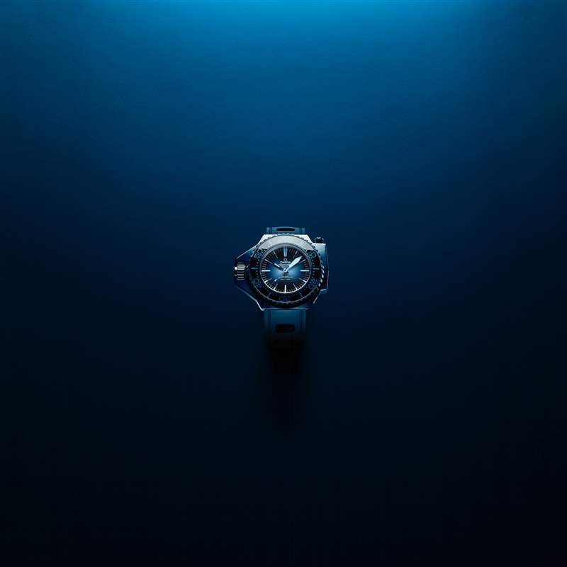 海馬系列今夏新款Summer Blue 深淺變化呈現(xiàn)獨特海洋美學(xué)-復(fù)刻表