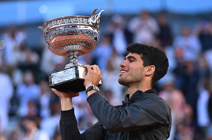 2024法網(wǎng)男單冠軍「小蠻?！笰lcaraz領(lǐng)獎不忘戴著勞力士愛表-復(fù)刻表