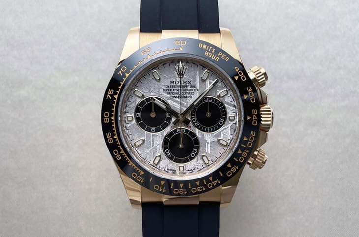 2024法網(wǎng)男單冠軍「小蠻?！笰lcaraz領(lǐng)獎不忘戴著勞力士愛表-復(fù)刻表